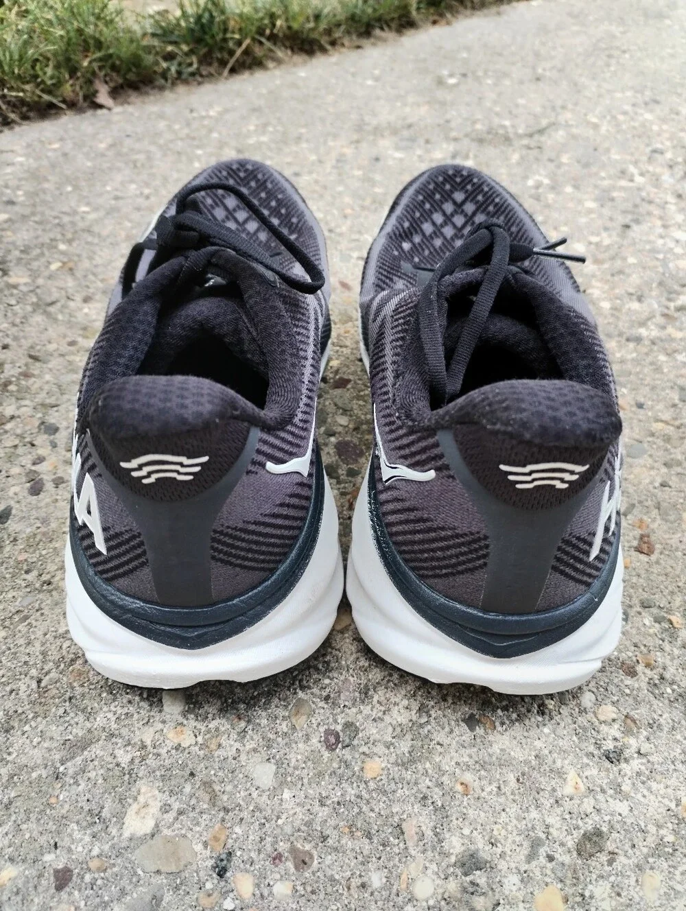 Hoka Men's Clifton 9 in Black Size 13D GUC